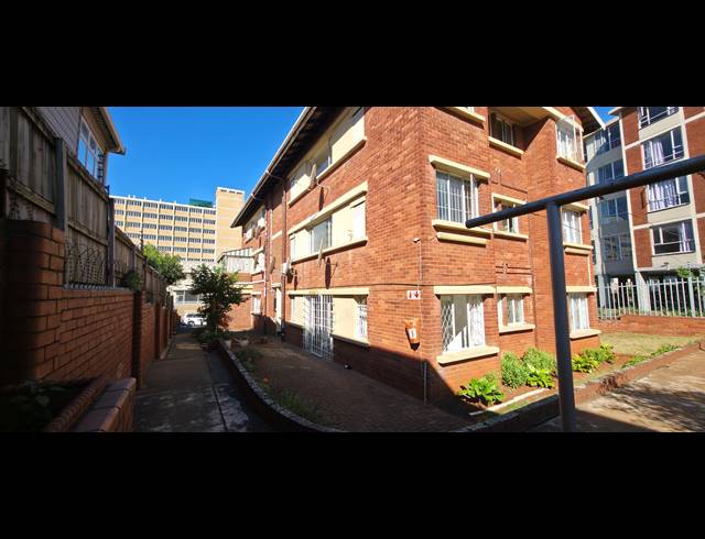 1 BEDROOM APARTMENT TO LET IN ESSENWOOD